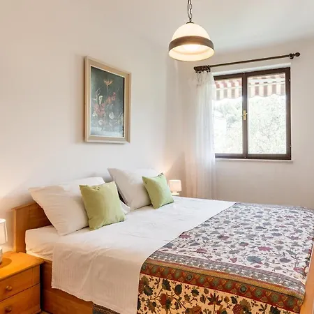 Apartment With A Parking Space Mali Losinj