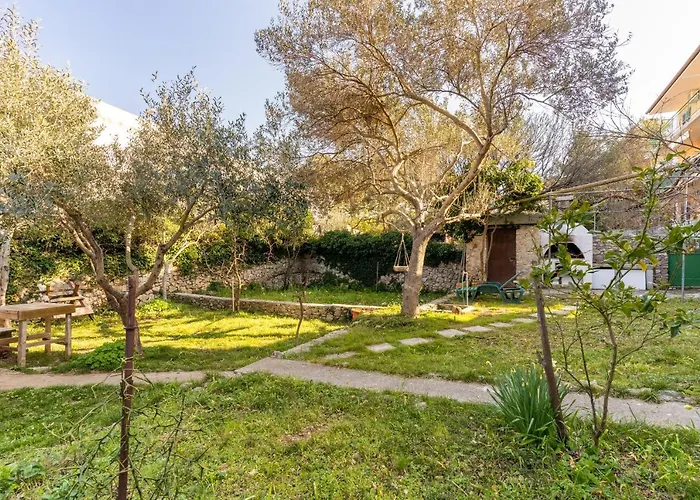 Apartment With A Parking Space Mali Losinj