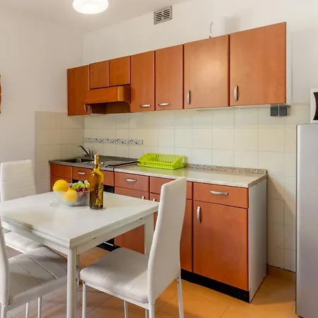 Lägenhet With A Parking Space Mali Lošinj